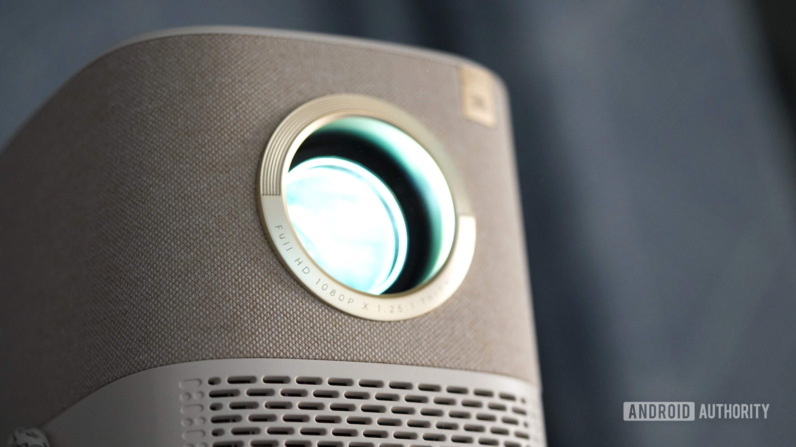 Yaber Projector T2 HD A close up of a Yaber Projector T2 highlights its resolution specs.